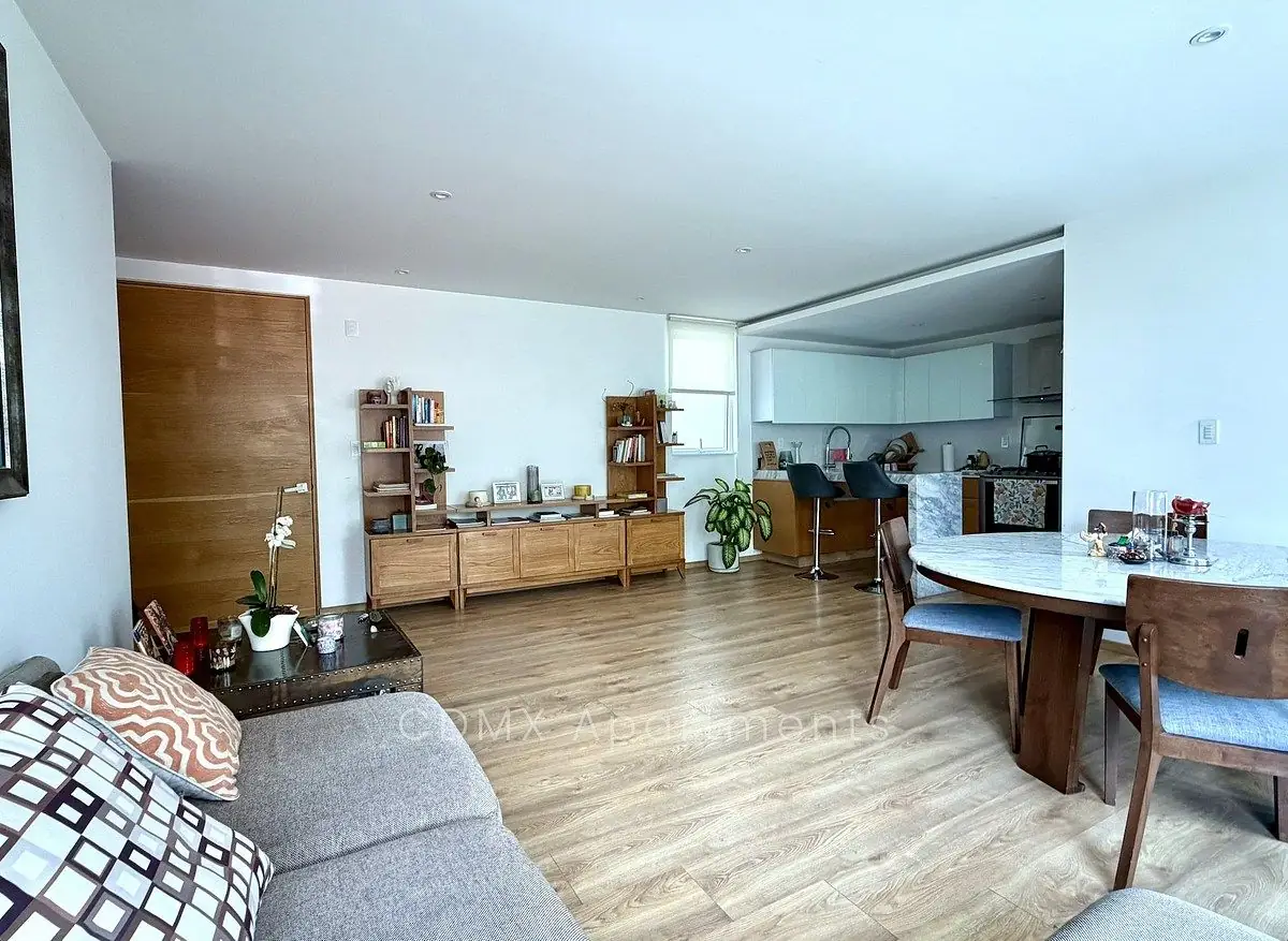 Bright living and dining room with wood floors in an apartment on Calle Amsterdam, Condesa